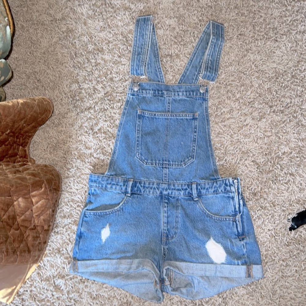Pull& Bear Size Small Overall Shorts